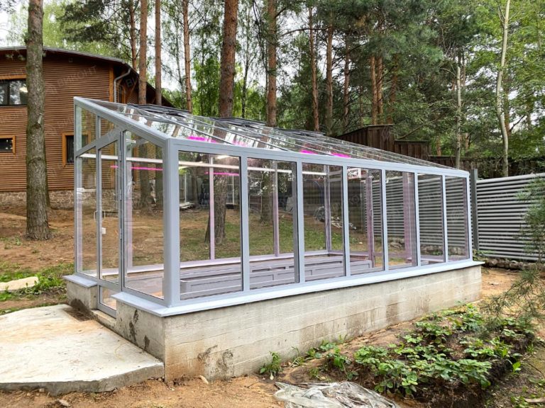 odnoskatnaya-teplica-hardi-3h5-m-s-avtomatikoy-i-gryadkami-ral-7001-241-11
