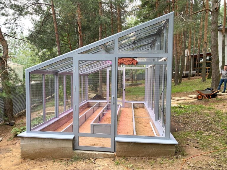 odnoskatnaya-teplica-hardi-3h5-m-s-avtomatikoy-i-gryadkami-ral-7001-241-7